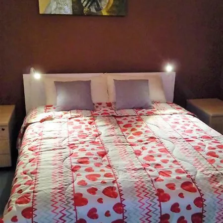 Piazza Dei Popoli Apartment *
